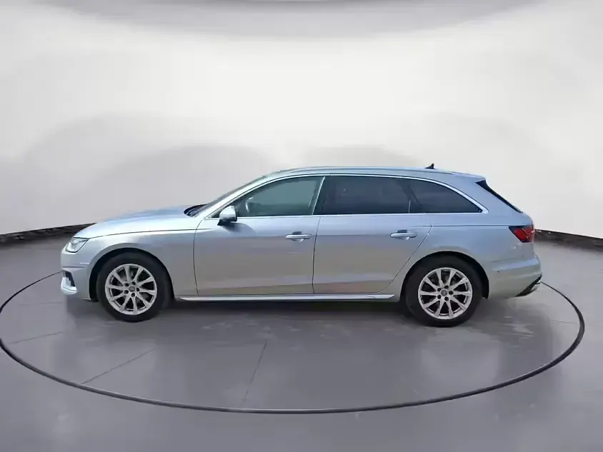 Gebraucht Audi A4 Ambiente 163 PS (119 kW) 2023 Silber Kombi