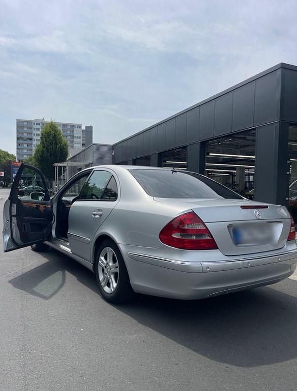 Silber Gebraucht 2006 Mercedes E280 Elegance Limousine | 6.999 € (Fairer Preis) - Bild 1/4