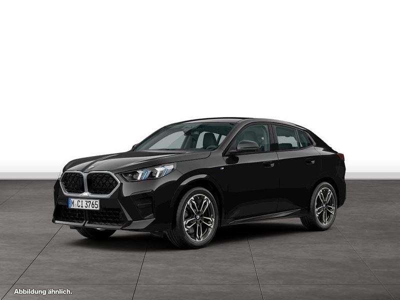 Black sapphire metallic Gebraucht 2024 BMW X2 Luxury Line SUV | 50.324 € (Fairer Preis) - Bild 1/4