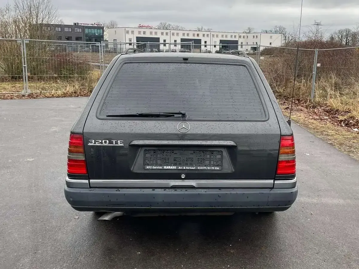 Gebraucht Mercedes E320 220 PS (161 kW) 1993 Grau Kombi