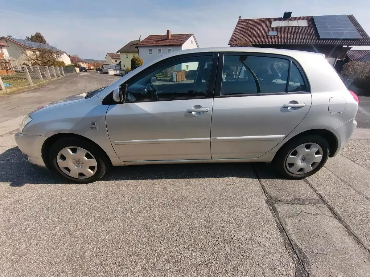 Gebraucht Toyota Corolla Sol 97 PS (71 kW) 2002 Silber Limousine