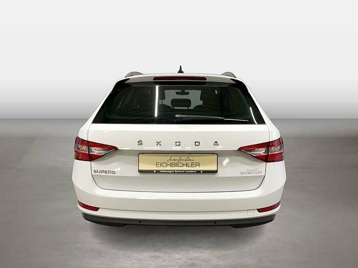 Gebraucht Skoda Superb Ambition 190 PS (139 kW) 2022 Moon weiss perleffekt Kombi