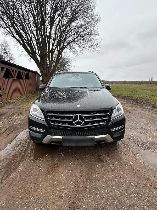 Gebraucht Mercedes ML350 258 PS (189 kW) 2011 Schwarz SUV