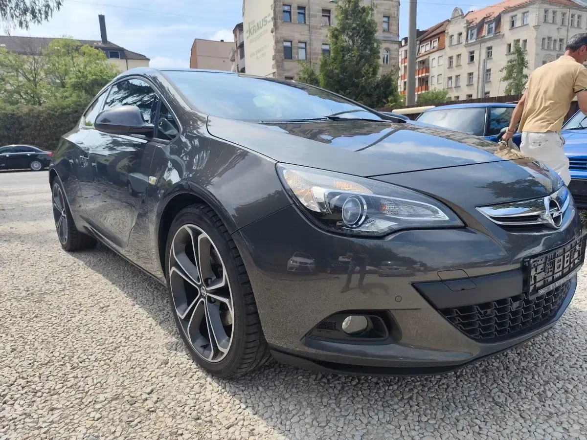 Gebraucht Opel Astra GTC Active 165 PS (121 kW) 2013 Grau Coupé