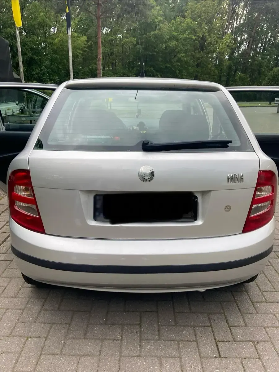 Używany Skoda Fabia 75 KM (55 kW) 2004 Srebrny Hatchback