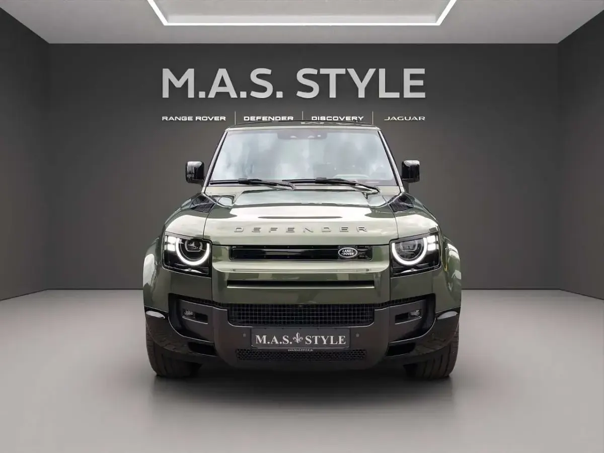 Neu Land Rover Defender HSE Dynamic 426 PS (313 kW) 2026 Woolstone green SUV