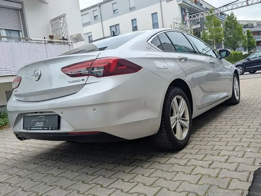 Gebraucht Opel Insignia Dynamic 170 PS (125 kW) 2018 Argonsilber Limousine