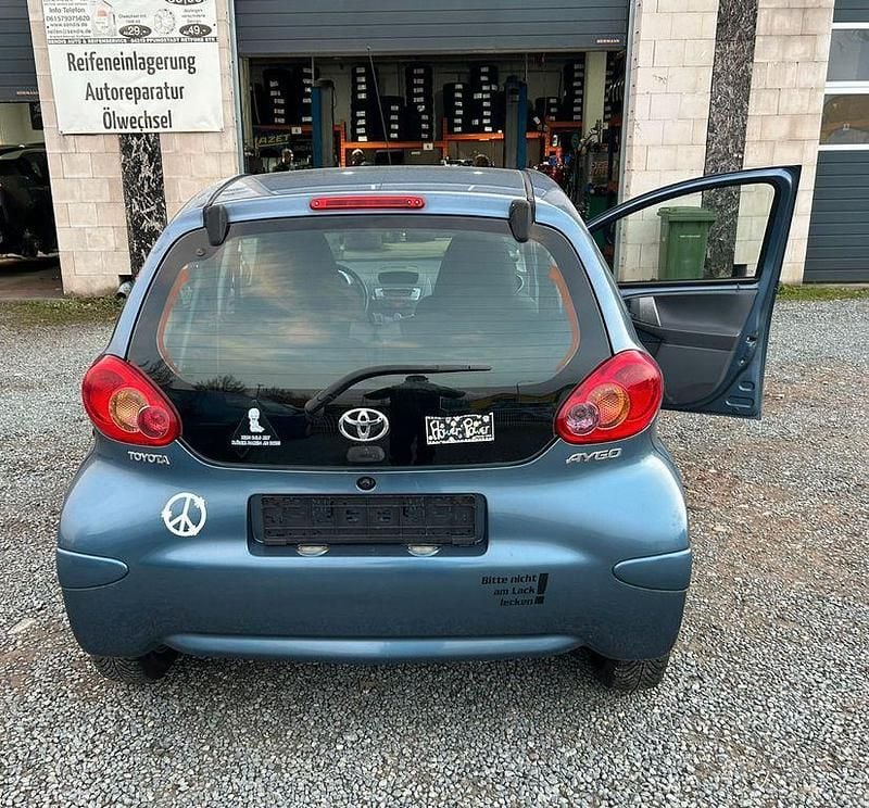Gebraucht Toyota Aygo 71 PS (52 kW) 2007 Silber Kleinwagen