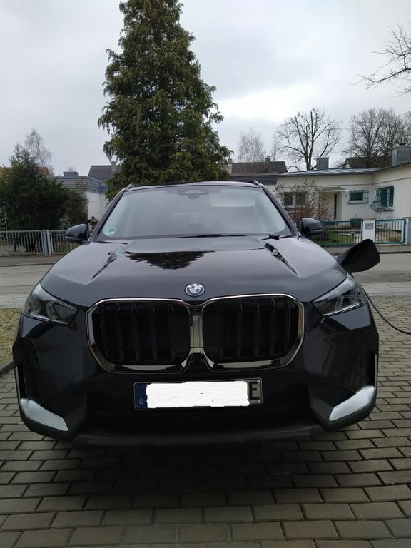 Schwarz Gebraucht 2024 BMW X1 Comfort Edition SUV | 42.389 € (Fairer Preis) - Bild 1/4