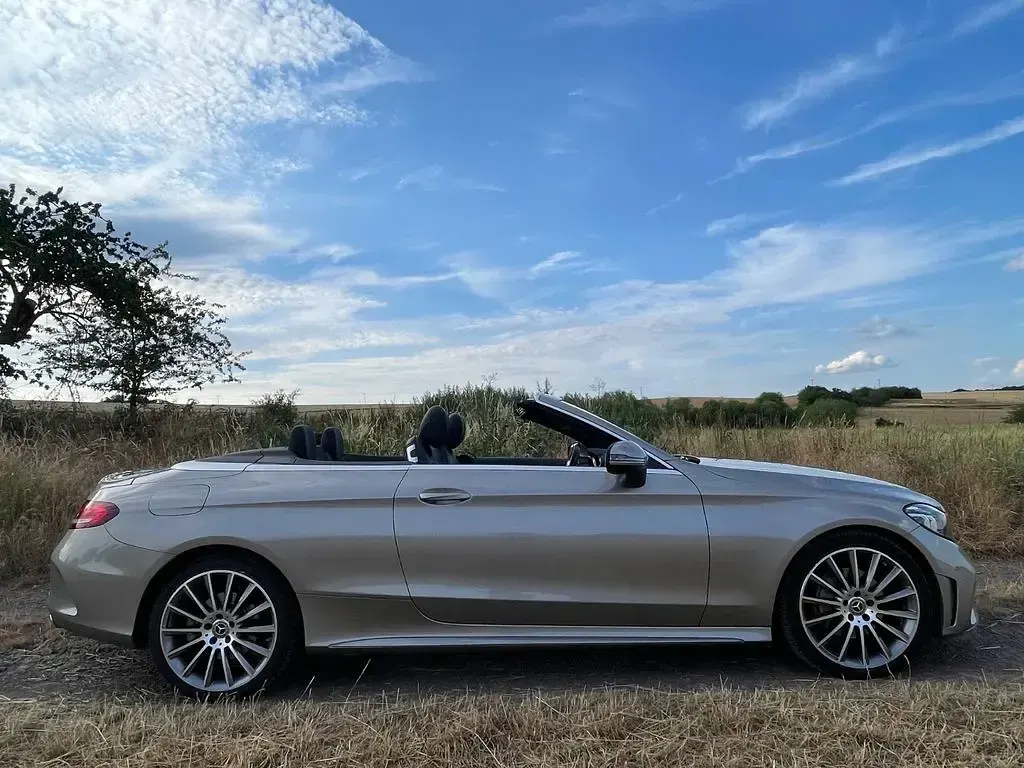 Gebraucht Mercedes C220 AMG 194 PS (142 kW) 2019 Beige Cabrio