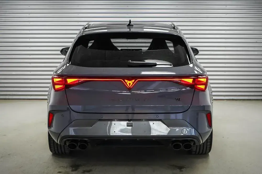 Gebraucht Cupra Leon VZ 333 PS (244 kW) 2025 Graphene grau metallic (r6)