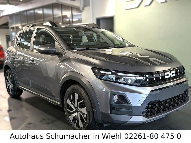 Neu Dacia Sandero Expression 110 PS (80 kW) 2026 Grau Limousine