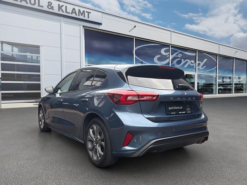 Gebraucht Ford Focus ST-Line 155 PS (114 kW) 2024 Chromablau metallic Limousine