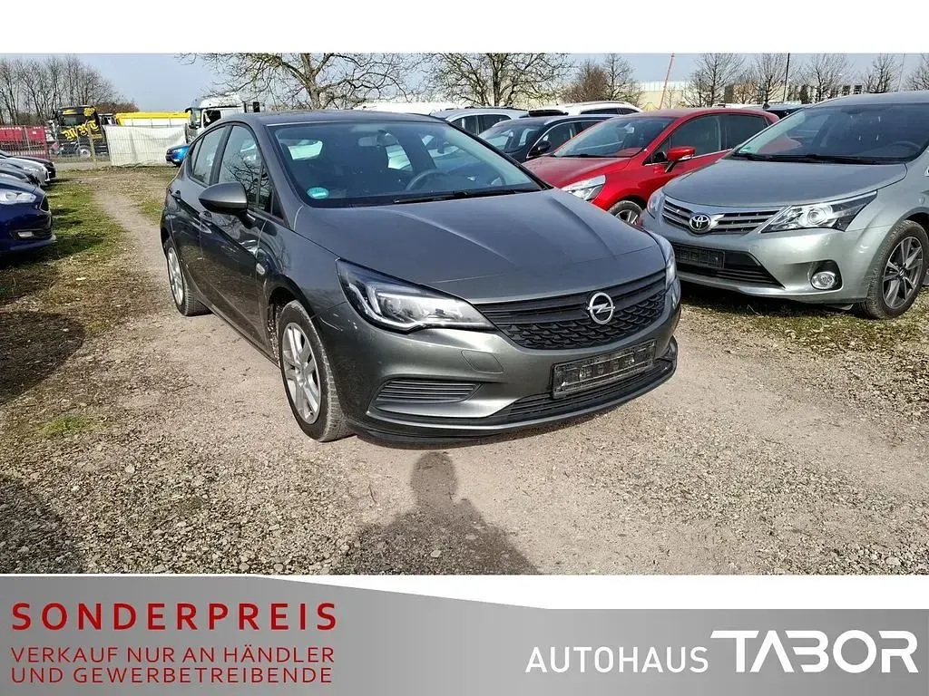 Gebraucht Opel Astra Selection 105 PS (77 kW) 2017 Grau Limousine