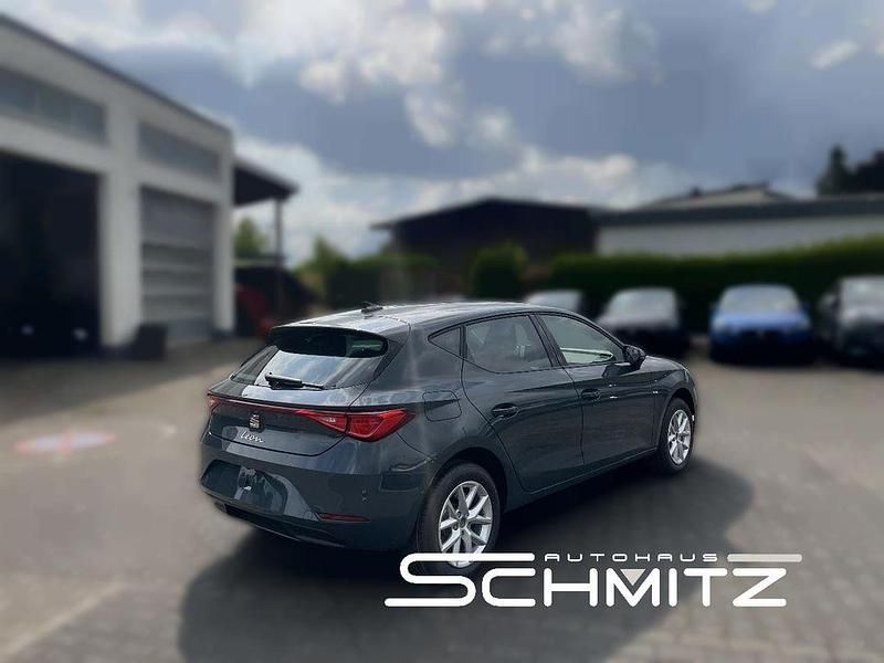 Neu Seat Leon 150 PS (110 kW) 2025 Blau Limousine
