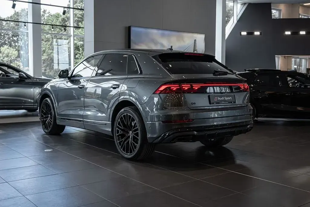 Neu Audi Q8 Sport 394 PS (289 kW) 2026 Grau SUV