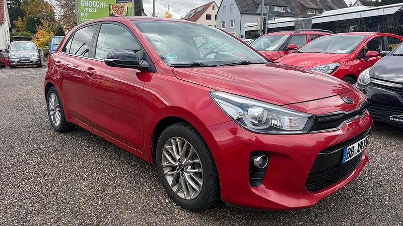Gebraucht Kia Rio 99 PS (72 kW) 2018 Rot Limousine