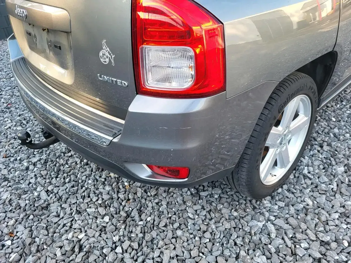 Gebraucht Jeep Compass 170 PS (125 kW) 2011 Grau SUV