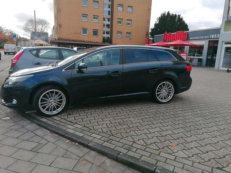 Blau Gebraucht 2013 Toyota Avensis T2 Kombi | 4.150 € (Guter Preis) - Bild 1/4