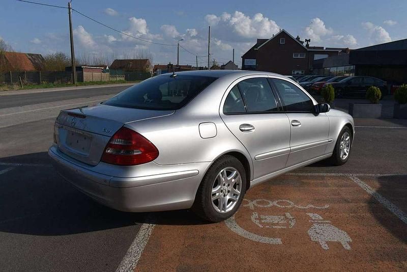 Gebraucht Mercedes E200 Classic 122 PS (89 kW) 2006 Silber Limousine
