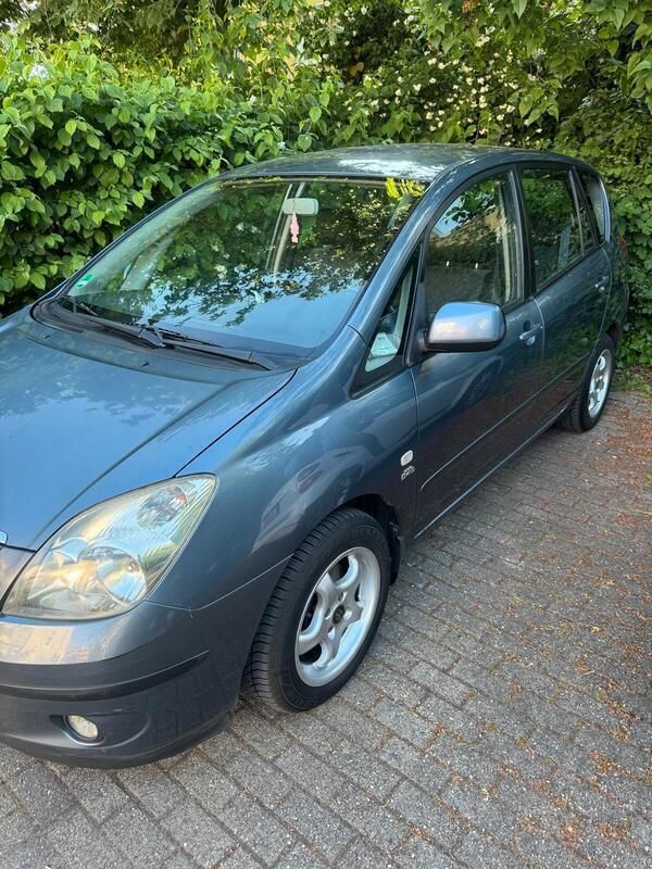 Gebraucht 2004 Toyota Corolla Verso Van / Kleinbus | 3.500 € - Bild 1/4