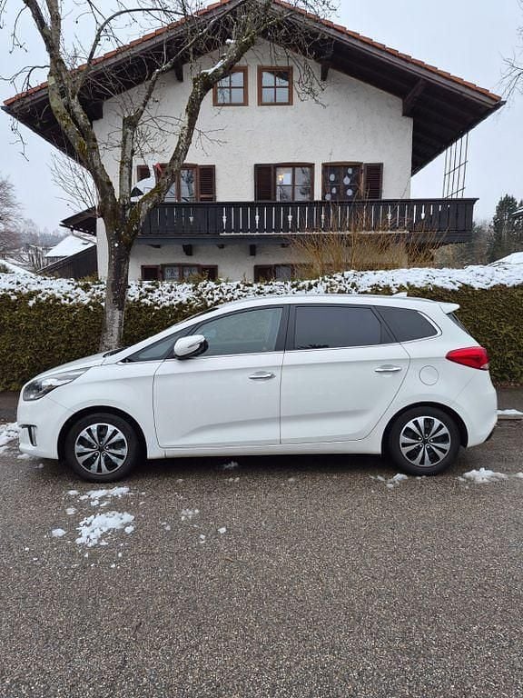 Gebraucht Kia Carens 116 PS (85 kW) 2015 Weiß Van / Kleinbus