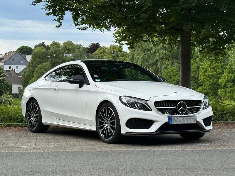 Weiß Gebraucht 2018 Mercedes C300 AMG Coupé | 22.999 € (Fairer Preis) - Bild 1/4