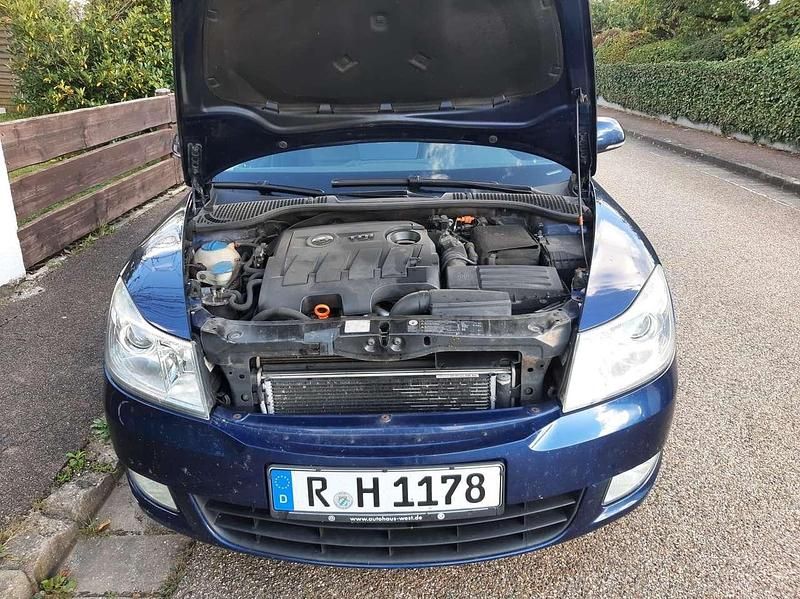 Gebraucht Skoda Octavia 105 PS (77 kW) 2011 Blau Kombi