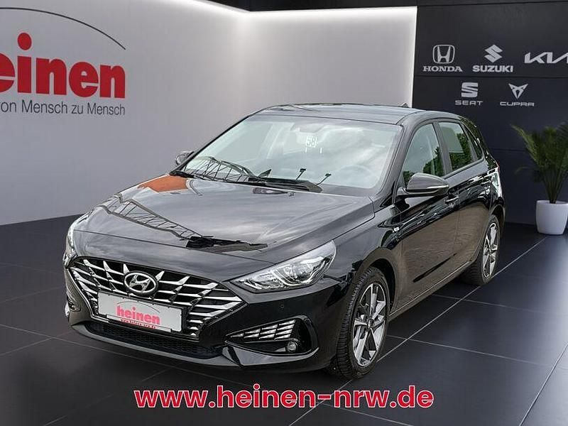 Schwarz Gebraucht 2023 Hyundai i30 Trend Limousine | 16.399 € (Fairer Preis) - Bild 1/4