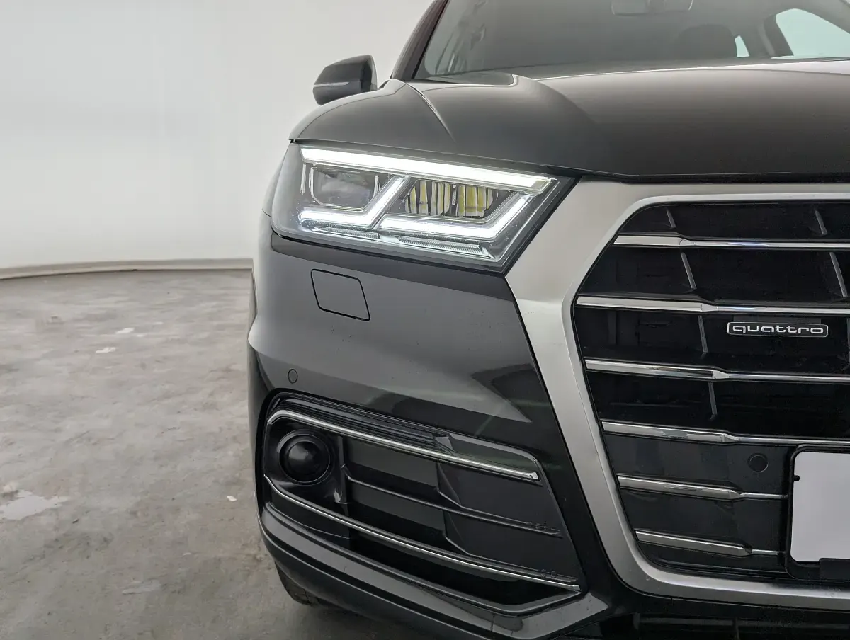 Käytetty Audi Q5 Design 252 HP (185 kW) 2018 Musta Katumaasturi