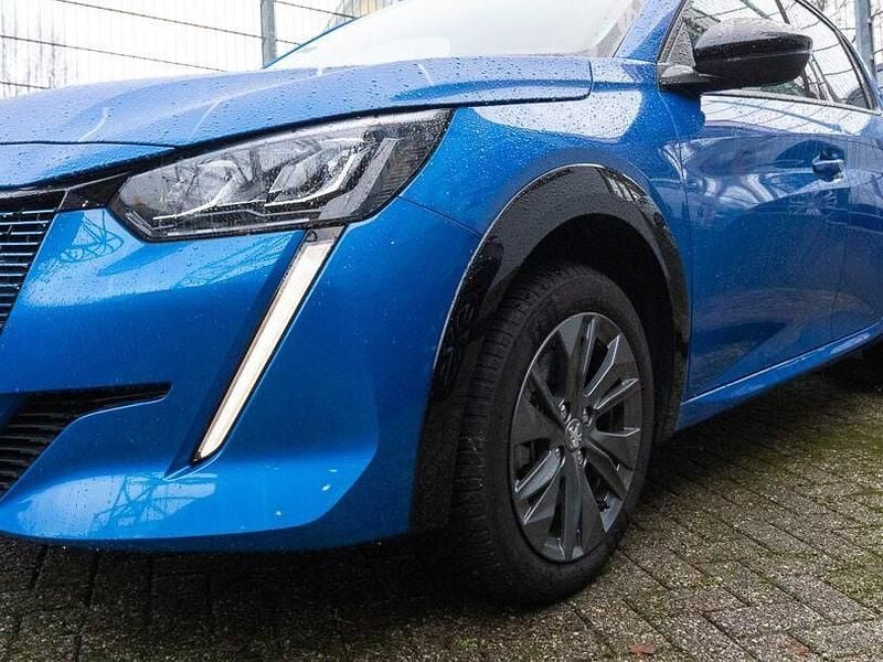 Gebraucht Peugeot e-208 Allure 100 kW (136 PS) 2023 Blau Kleinwagen