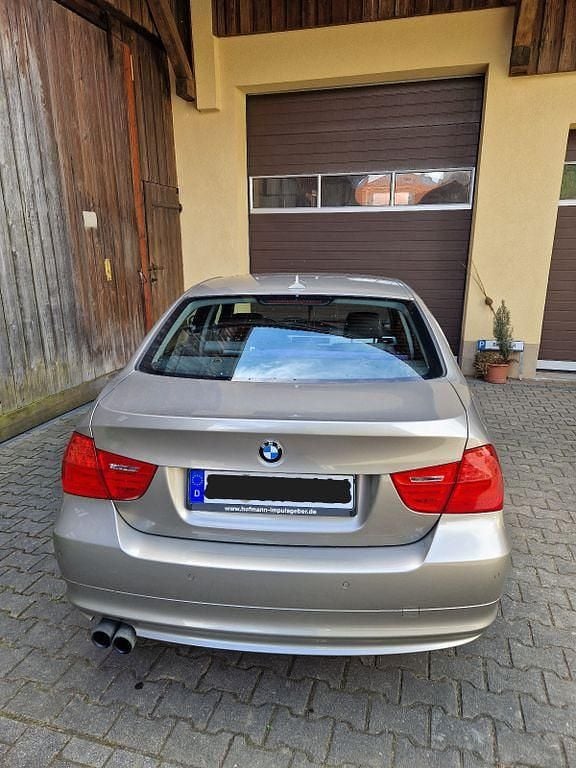 Second-hand BMW 325 218 CP (160 kW) 2010 Bej Berlinǎ