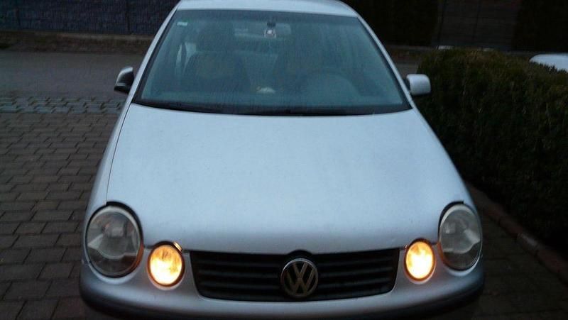 Gebraucht VW Polo Trendline 64 PS (47 kW) 2002 Silber Limousine