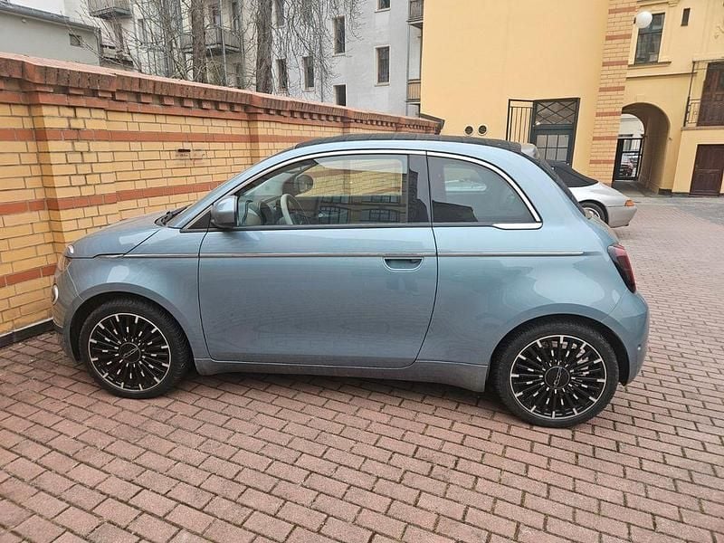 Gebraucht Fiat 500e La Prima 86 kW (118 PS) 2022 Blau Limousine