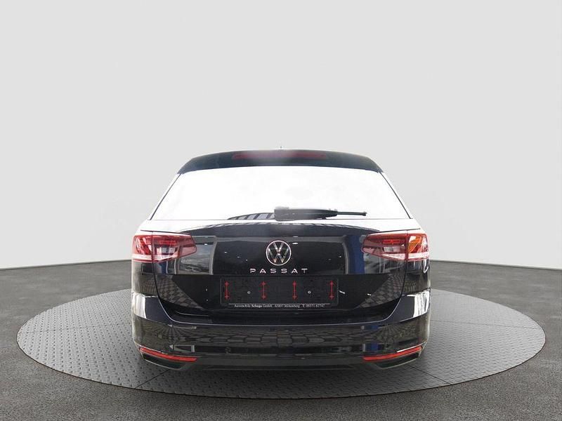 Gebraucht VW Passat 150 PS (110 kW) 2021 Deep black perleffekt (metallic) Kombi