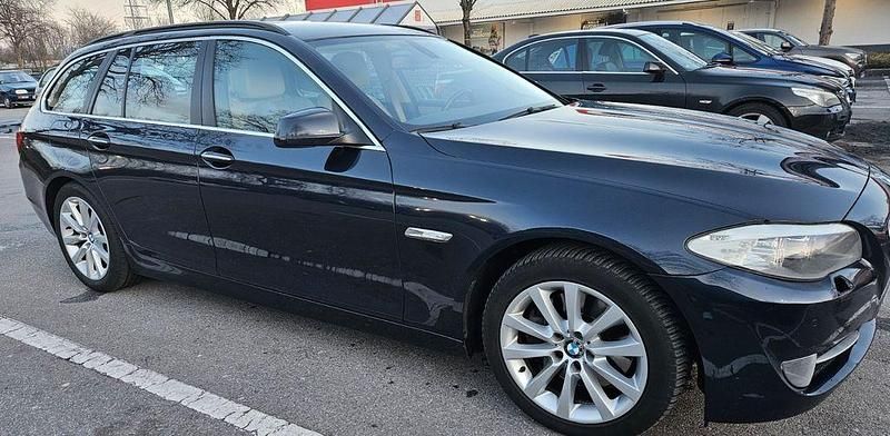 Gebraucht BMW 535 Sport Line 299 PS (219 kW) 2011 Blau Kombi