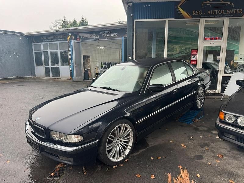 Schwarz Gebraucht 2000 BMW 735 Limousine | 8.999 € (Fairer Preis) - Bild 1/4