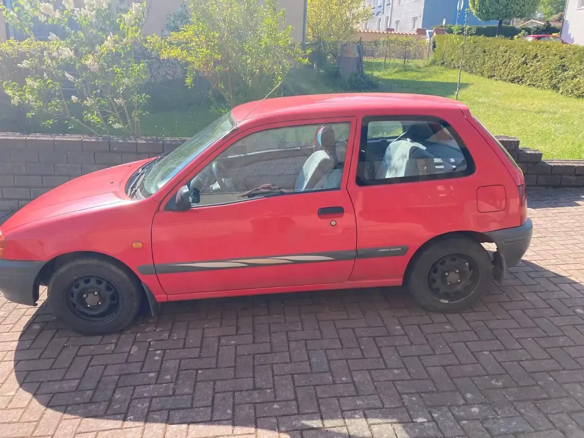 Gebraucht Toyota Starlet 69 PS (50 kW) 1996 Rot Kleinwagen