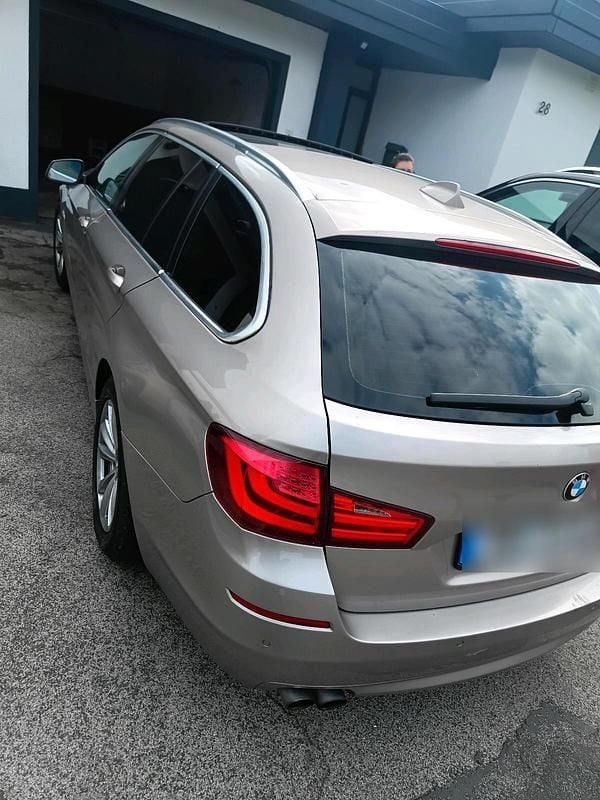 Silber Gebraucht 2011 BMW 530 Kombi | 7.500 € (Fairer Preis) - Bild 1/4