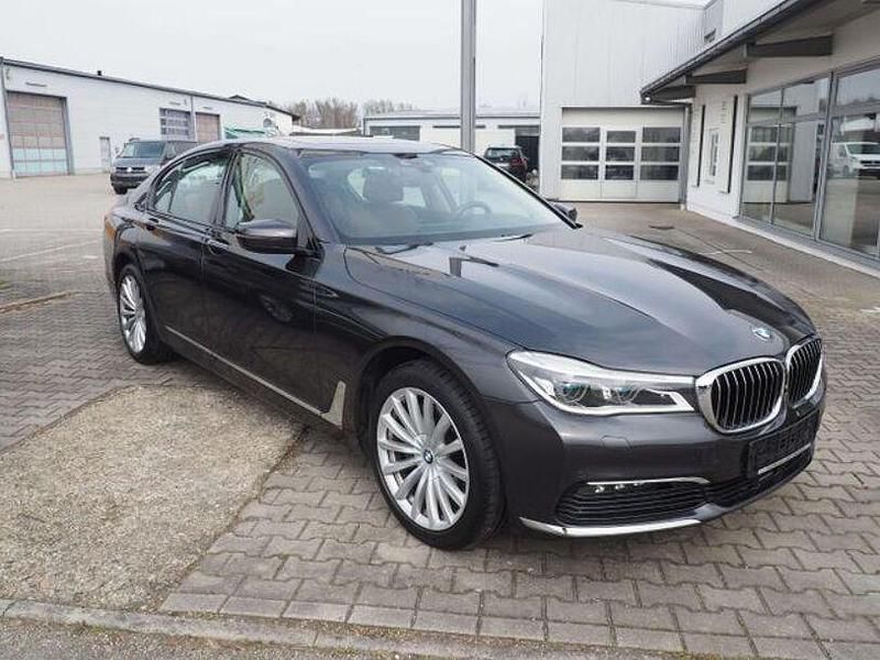 Gebraucht BMW 740 Shadowline 320 PS (235 kW) 2018 Grau Limousine
