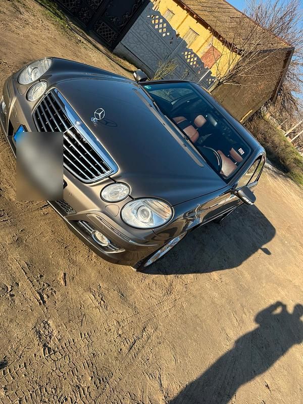 Grau Gebraucht 2006 Mercedes E320 Limousine | 5.500 € (Fairer Preis) - Bild 1/4