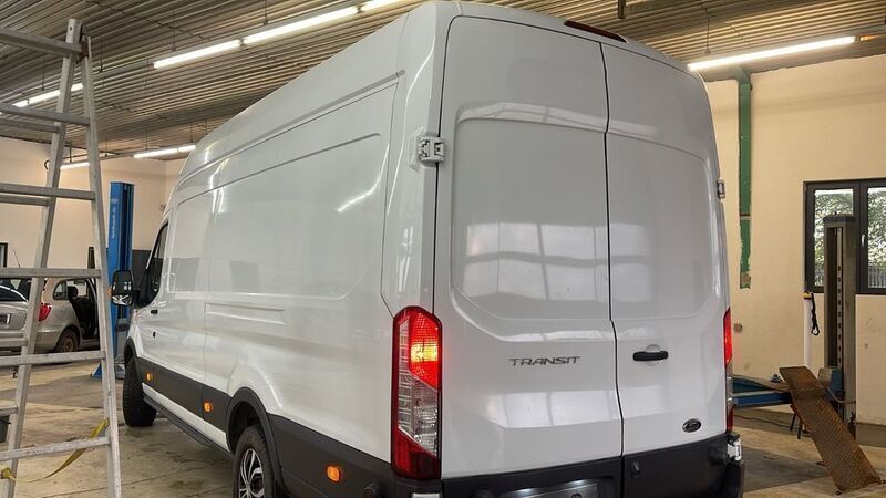Gebraucht Ford Transit Trend 131 PS (96 kW) 2018 Weiß Van / Kleinbus