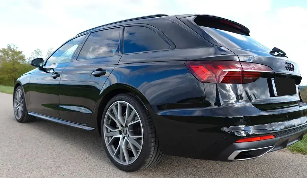 Gebraucht Audi A4 S-Line 163 PS (119 kW) 2024 Schwarz Kombi