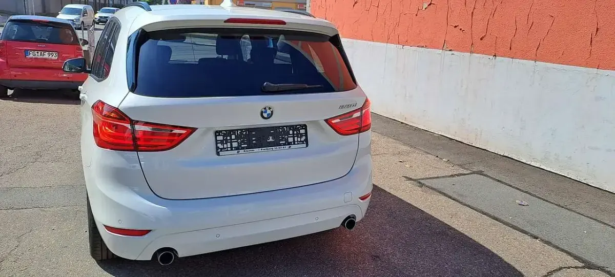Gebraucht BMW 220 Advantage 192 PS (141 kW) 2018 Mineralweiss metallic Van / Kleinbus
