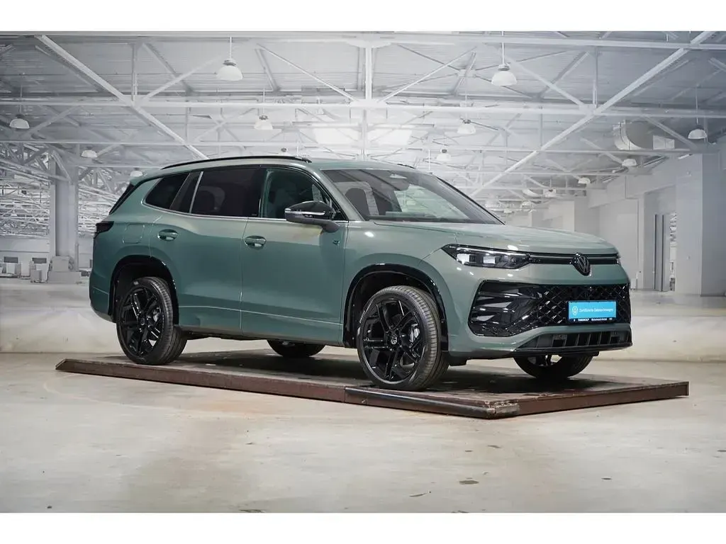 Neu VW Tayron Style 204 PS (150 kW) 2025 Cipressinogrün metallic SUV