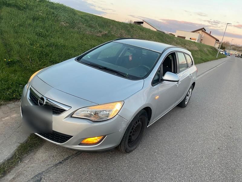 Gebraucht Opel Astra 140 PS (102 kW) 2012 Silber Kombi