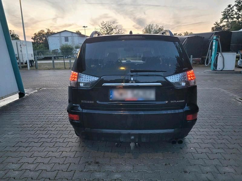 Gebraucht Mitsubishi Outlander 156 PS (114 kW) 2011 Schwarz SUV
