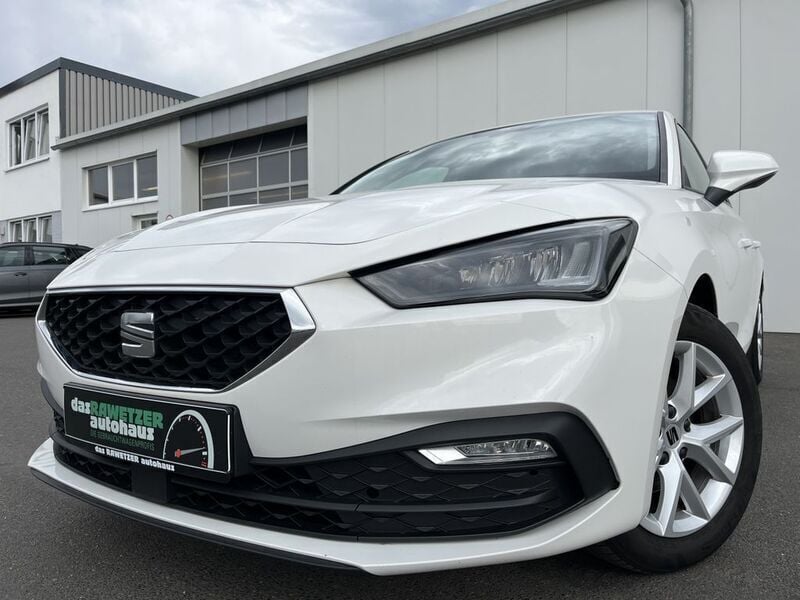 Weiß Gebraucht 2021 Seat Leon Style Limousine | 13.860 € (Fairer Preis) - Bild 1/4