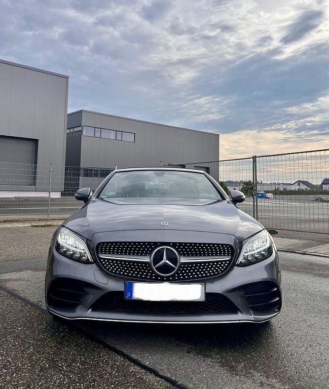 Grau Gebraucht 2018 Mercedes C180 AMG Cabrio | 30.990 € (Fairer Preis) - Bild 1/4