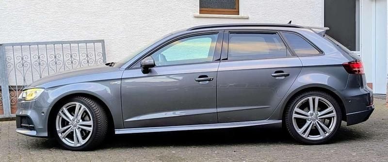 Gebraucht Audi A3 Sportback S-Line 190 PS (139 kW) 2019 Grau Kleinwagen